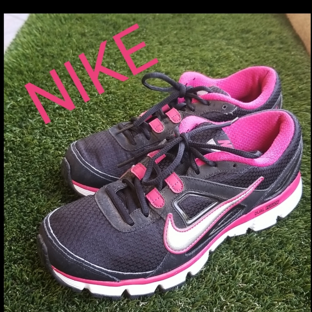NIKE DUAL FUSION ST